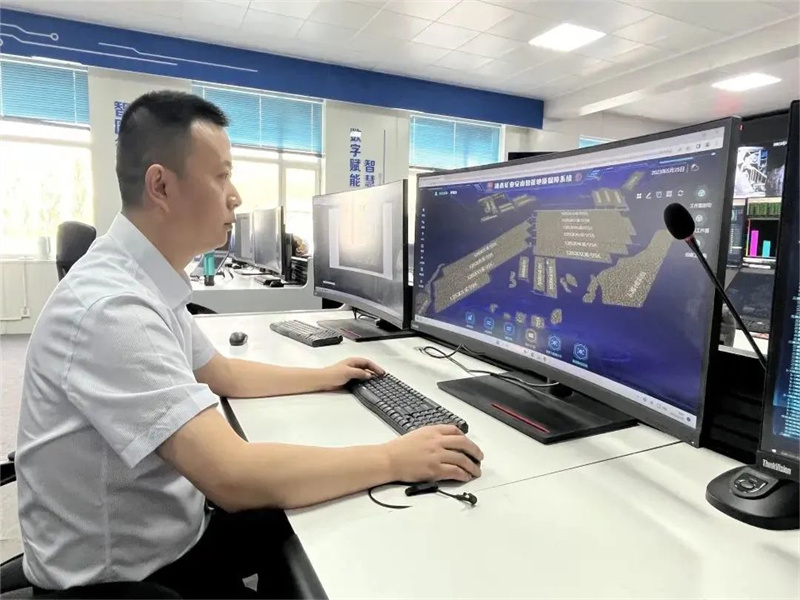 121686535423313715.jpg 榆北涌鑫公司:科技賦能“透明地質” 智慧礦山建設再提速.jpg