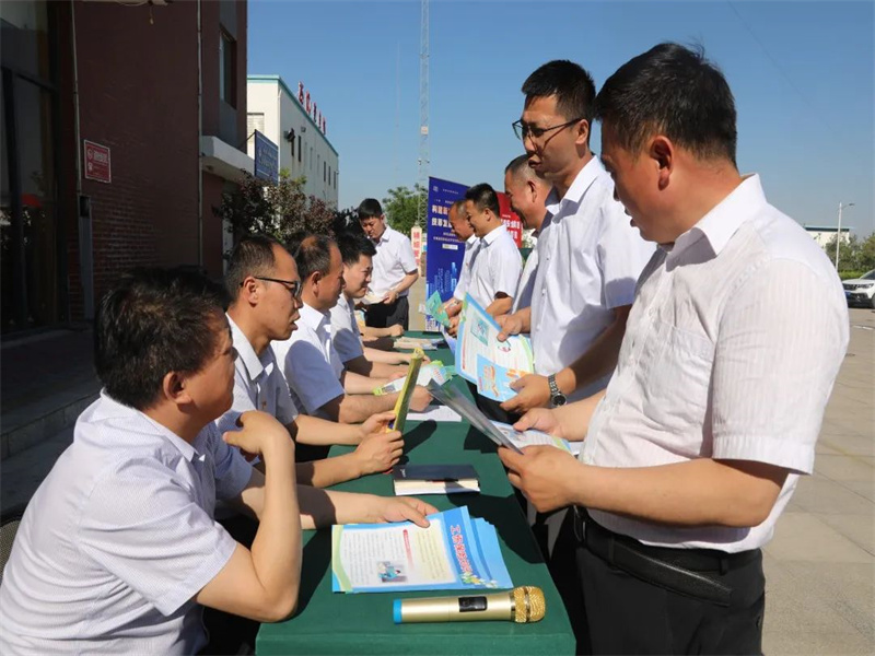 161686924697508636.jpg 公司所屬各單位舉辦安全生產宣傳咨詢日活動.jpg