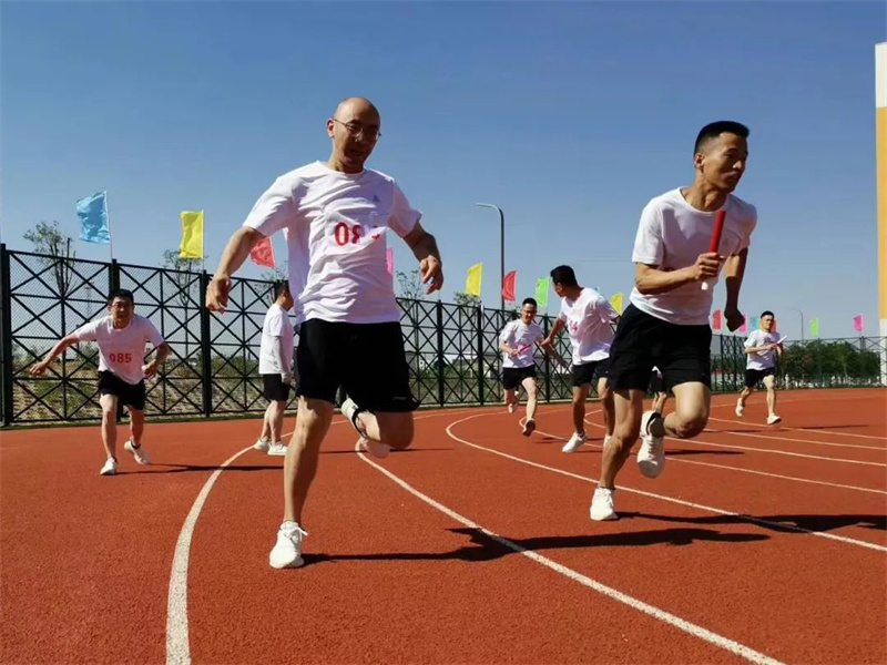161686925023346691.jpg 選煤分公司舉辦“向未來·奔跑吧”職工田徑比賽(6).jpg