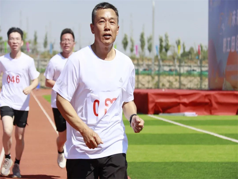 161686925035522139.jpg 選煤分公司舉辦“向未來·奔跑吧”職工田徑比賽(7).jpg