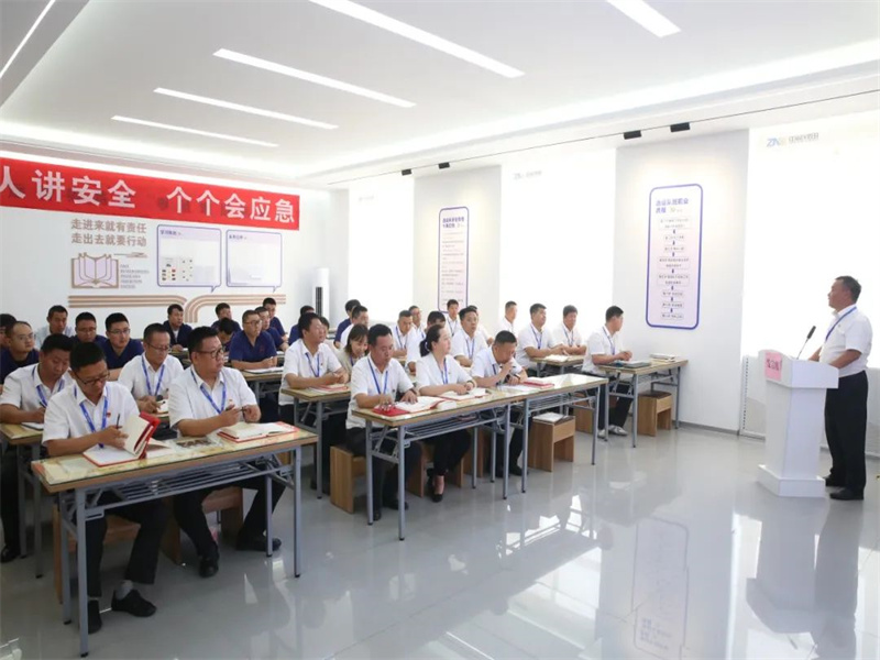 071688693388614616.jpg “兩優一先”事跡丨中能公司市場銷售部黨支部:讓運銷紅閃耀礦區(3).jpg